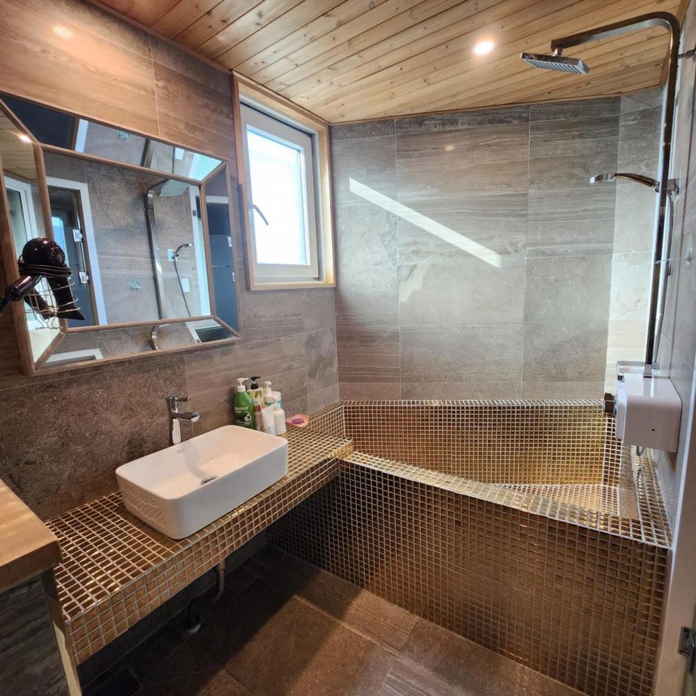 Ariene Guesthouse Gwangju Metropolitan City Exterior photo